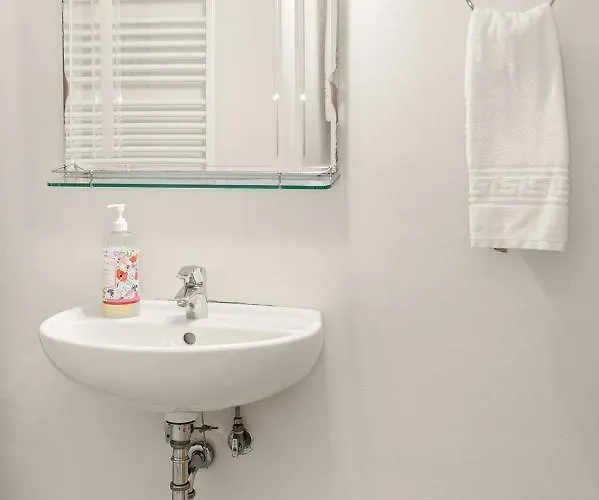 Stone House In Olive Grove - Former Denis Stone Τραπεζάκι