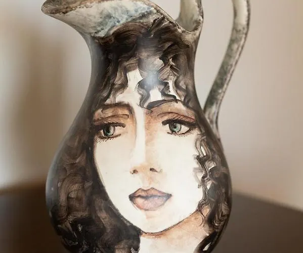 Stone House In Olive Grove - Former Denis Stone Τραπεζάκι