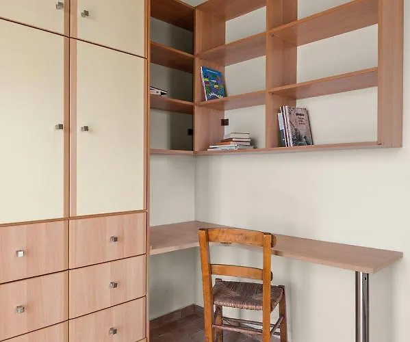 Stone House In Olive Grove - Former Denis Stone Τραπεζάκι