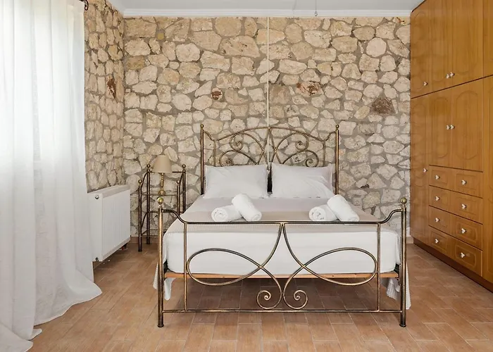 Βίλα Stone House In Olive Grove - Former Denis Stone Τραπεζάκι