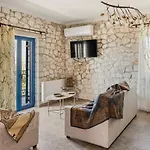 ヴィラ Stone House In Olive Grove - Former Denis Stone トラペザキ